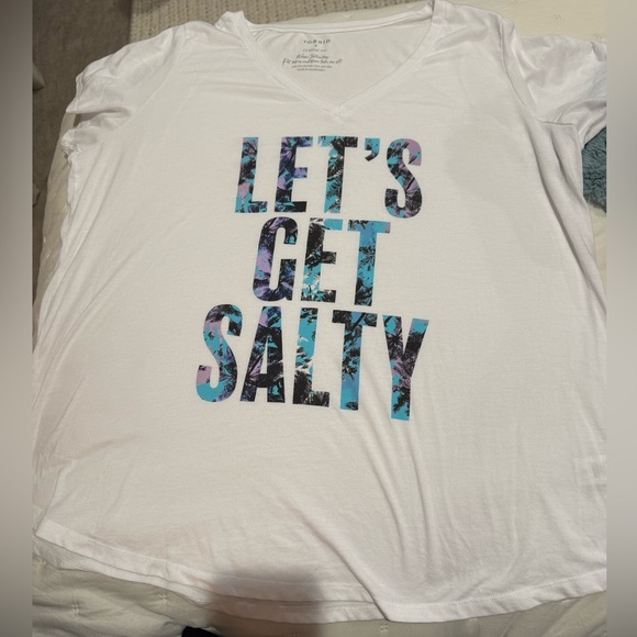 Torrid Women’s Graphic Tee Short Sleeved Size 3 ( 3X ) - Picture 1 of 6